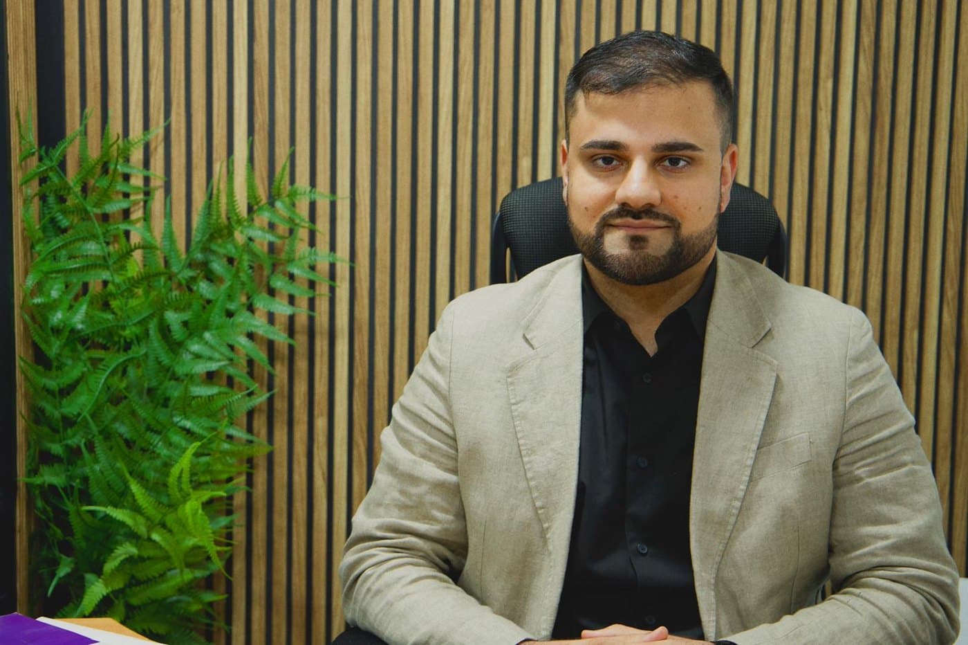 Sharjeel Tariq, abogado titular de S&T Abogados, en su despacho